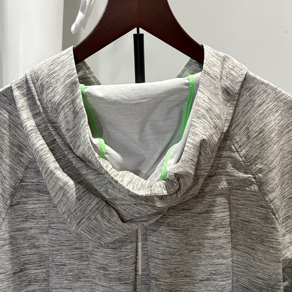 Lululemon Women’s Zip Jacket- so silky soft!! Wonderful condition! M/L - 6 - Picture 7 of 9